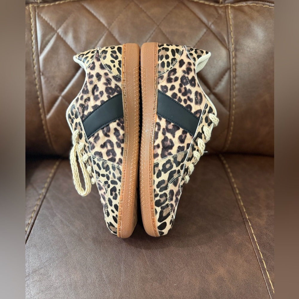 BAYYIRES Women’s Sneakers- Leopard Print - Picture 5 of 6